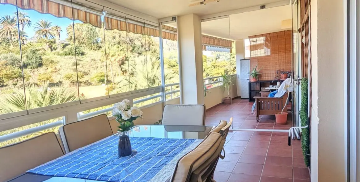 Sale of middle floor apartment in Torrequebrada 4