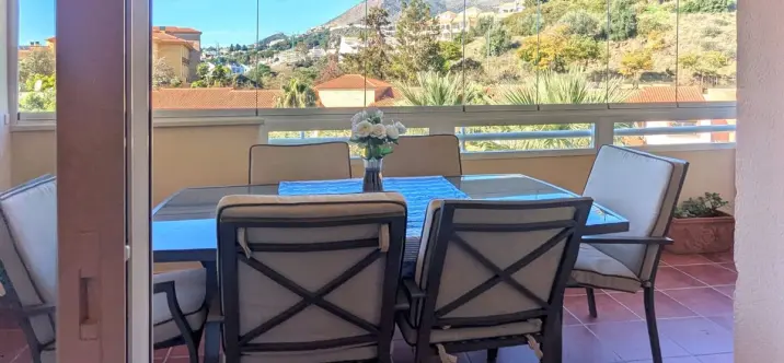 Sale of middle floor apartment in Torrequebrada 4