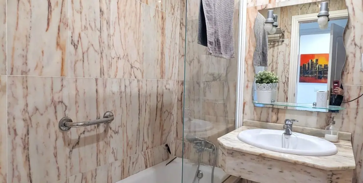 Sale of middle floor apartment in Torrequebrada 7