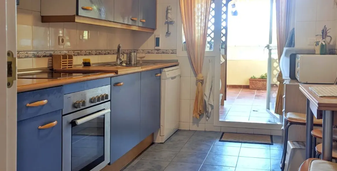 Sale of middle floor apartment in Torrequebrada 10