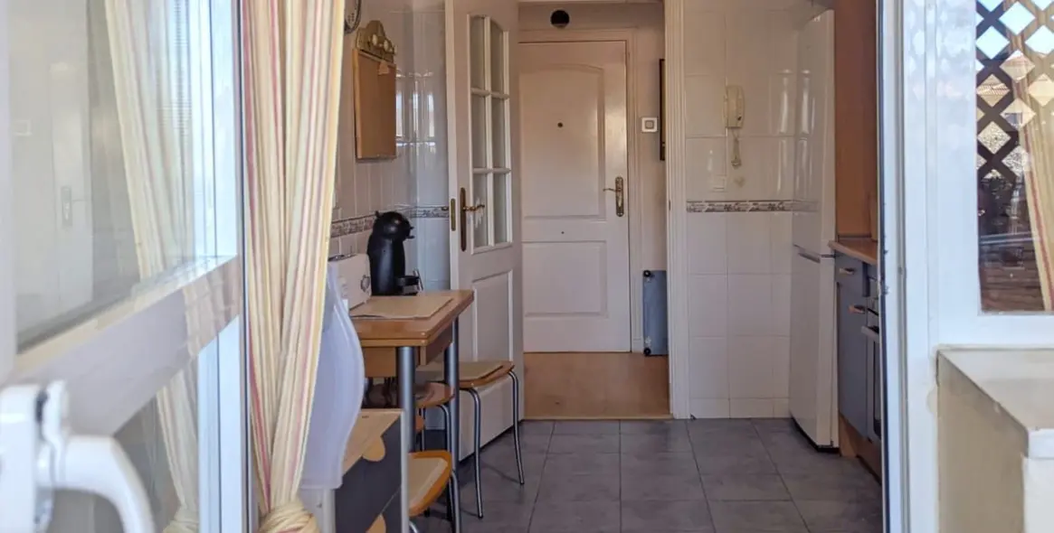 Sale of middle floor apartment in Torrequebrada 11
