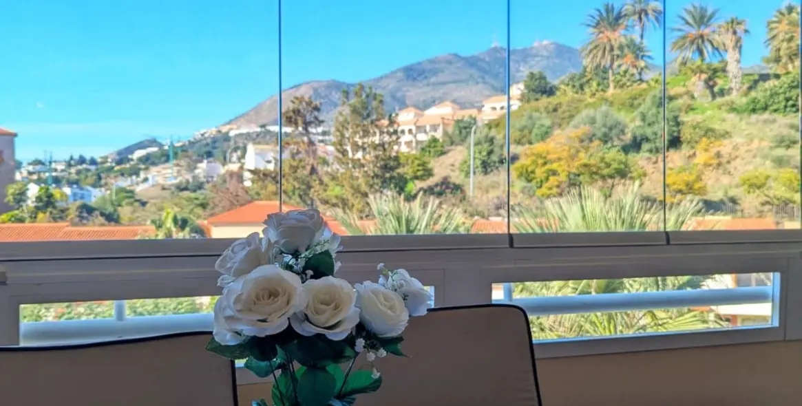 Sale of middle floor apartment in Torrequebrada 12