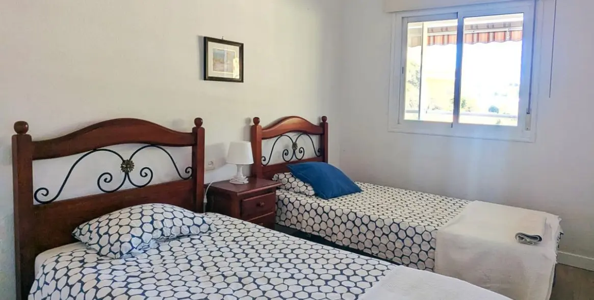 Sale of middle floor apartment in Torrequebrada 13