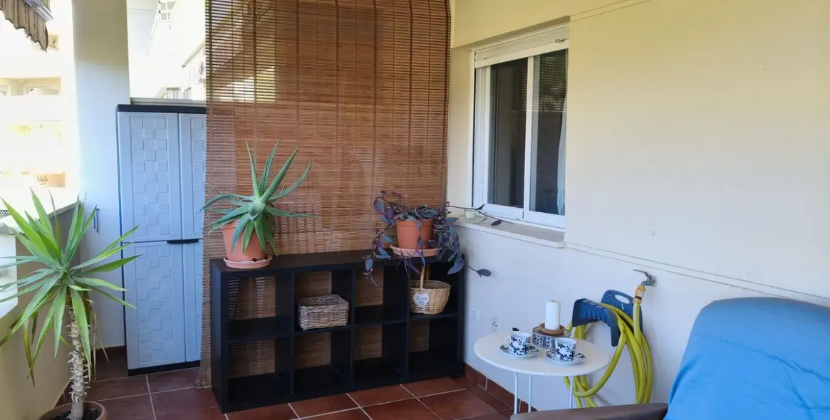 Sale of middle floor apartment in Torrequebrada 16