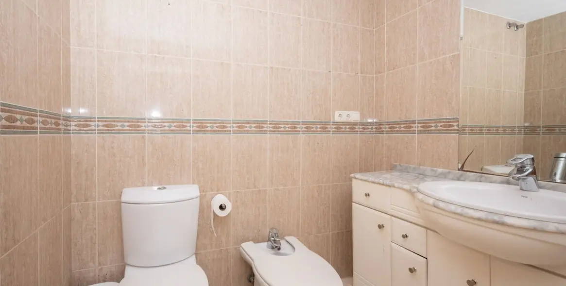 Sale of ground floor apartment in Marbella 11