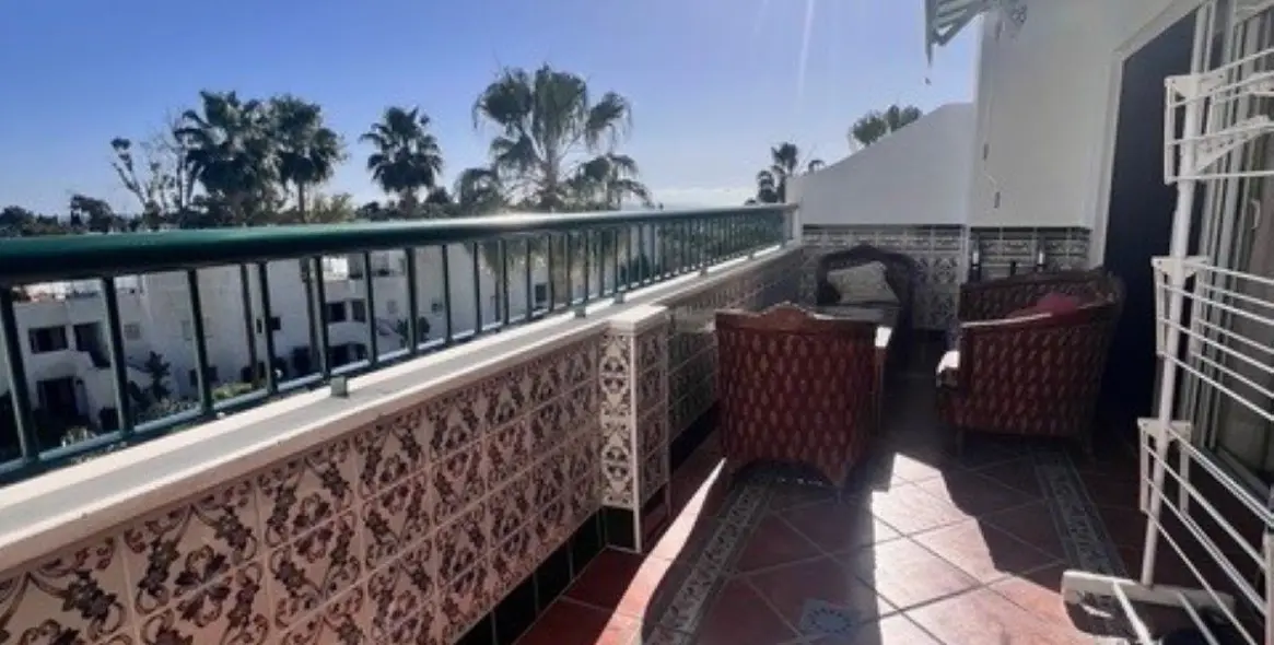 Sale of penthouse in San Pedro de Alcántara 25