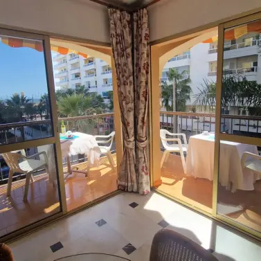 Sale of middle floor apartment in Fuengirola