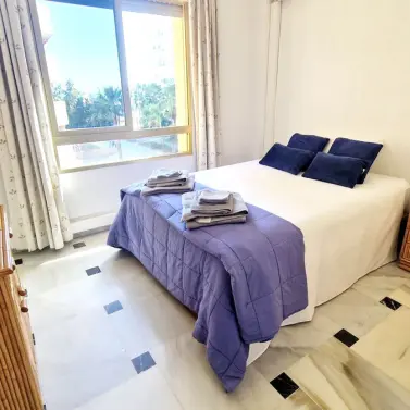 Sale of middle floor apartment in Fuengirola