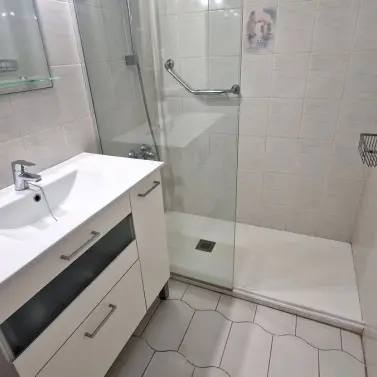 Sale of middle floor apartment in Fuengirola