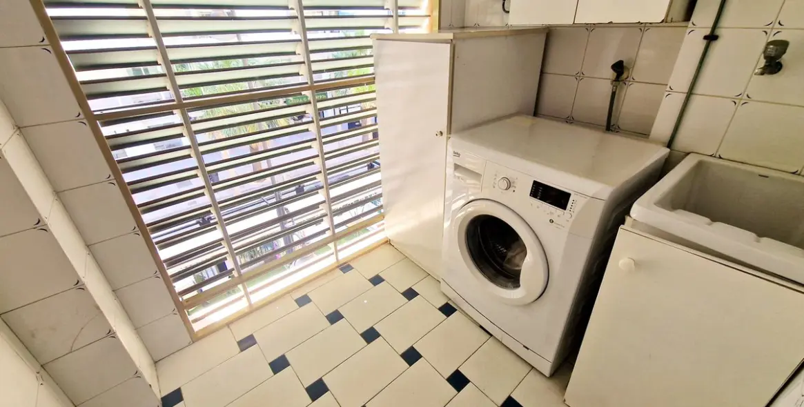 Sale of middle floor apartment in Fuengirola 10