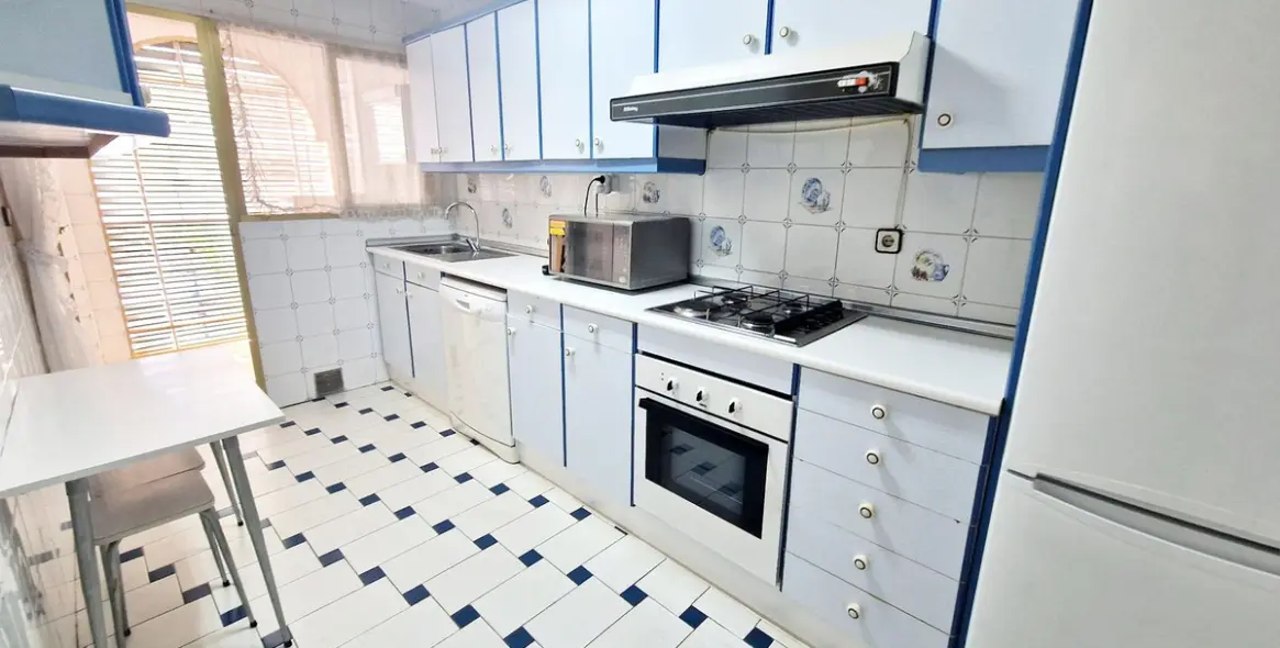 Sale of middle floor apartment in Fuengirola 13