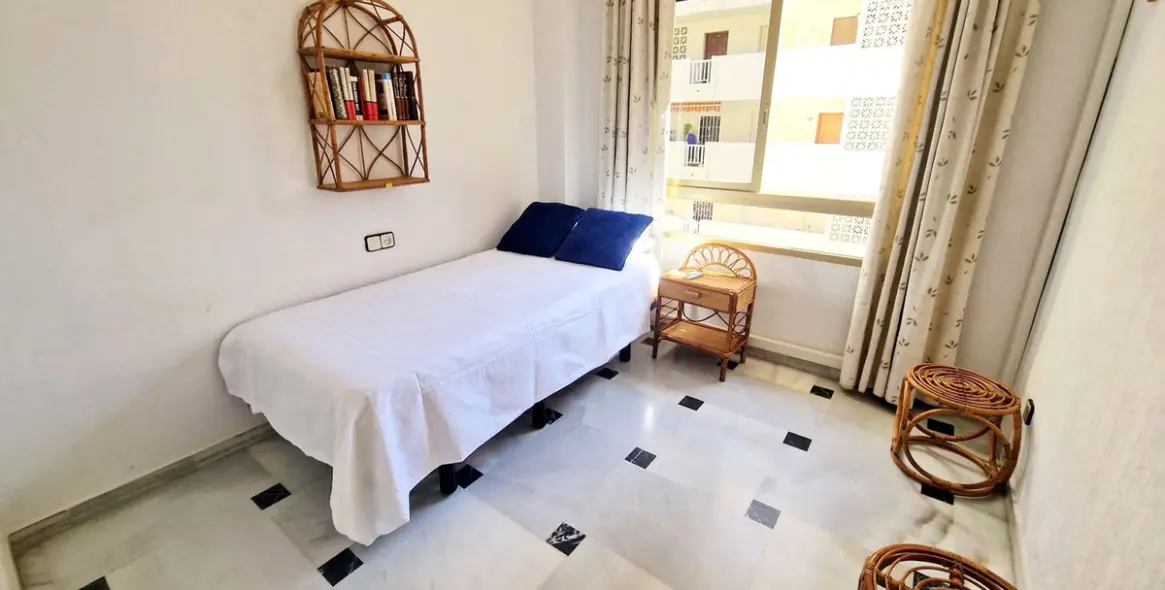 Sale of middle floor apartment in Fuengirola 14