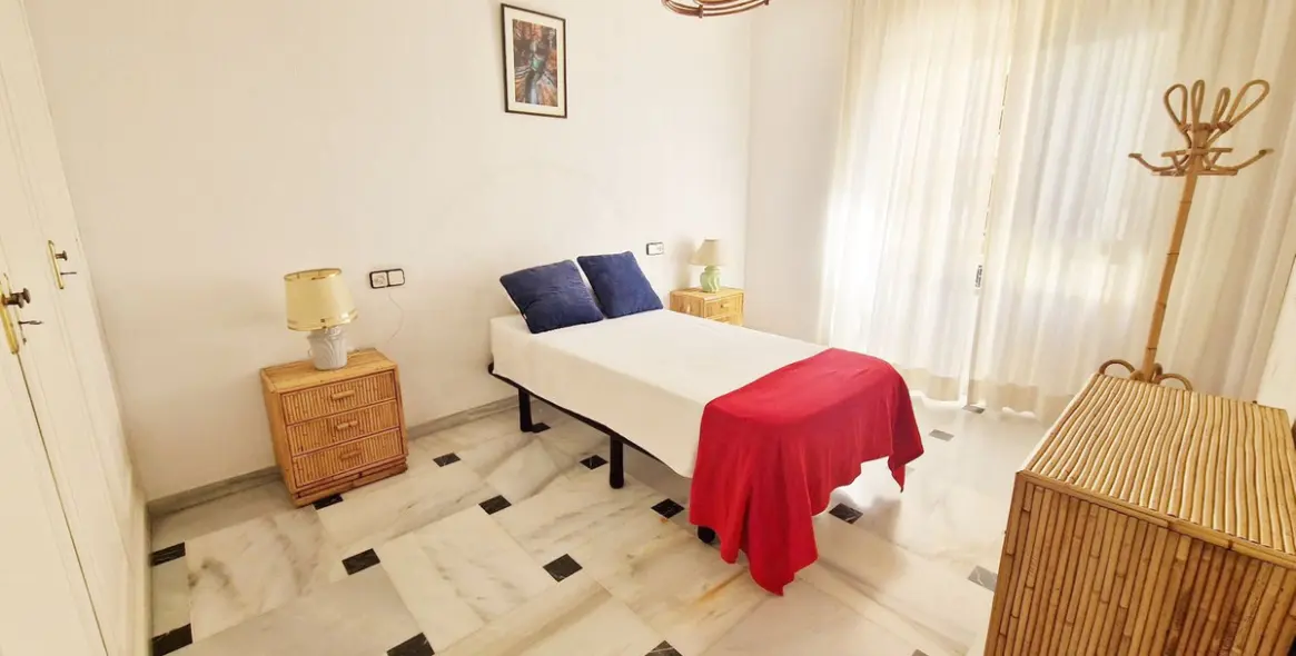 Sale of middle floor apartment in Fuengirola 15