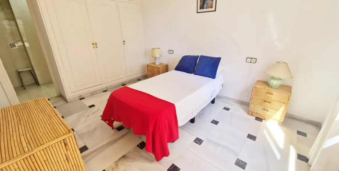 Sale of middle floor apartment in Fuengirola 16