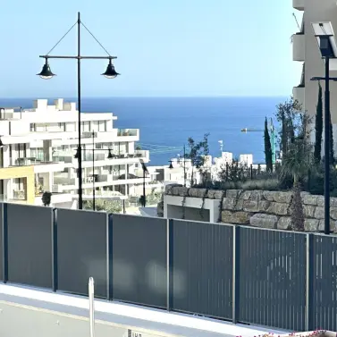 Sale of middle floor apartment in Fuengirola