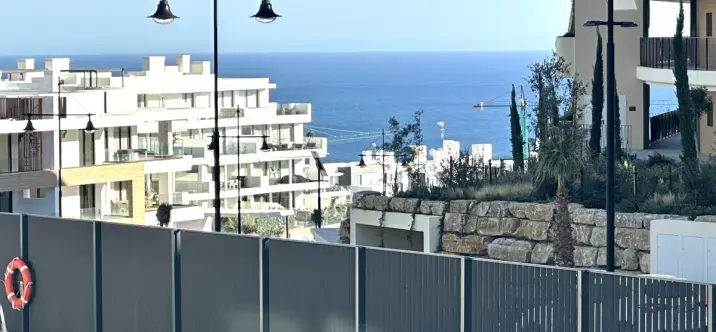 Sale of middle floor apartment in Fuengirola 0