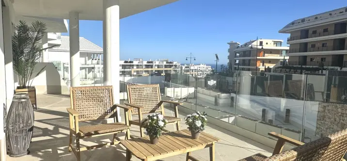Sale of middle floor apartment in Fuengirola 1