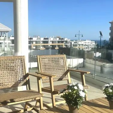 Sale of middle floor apartment in Fuengirola