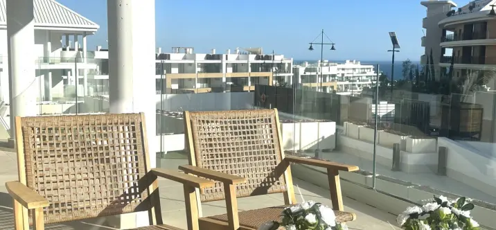 Sale of middle floor apartment in Fuengirola 2