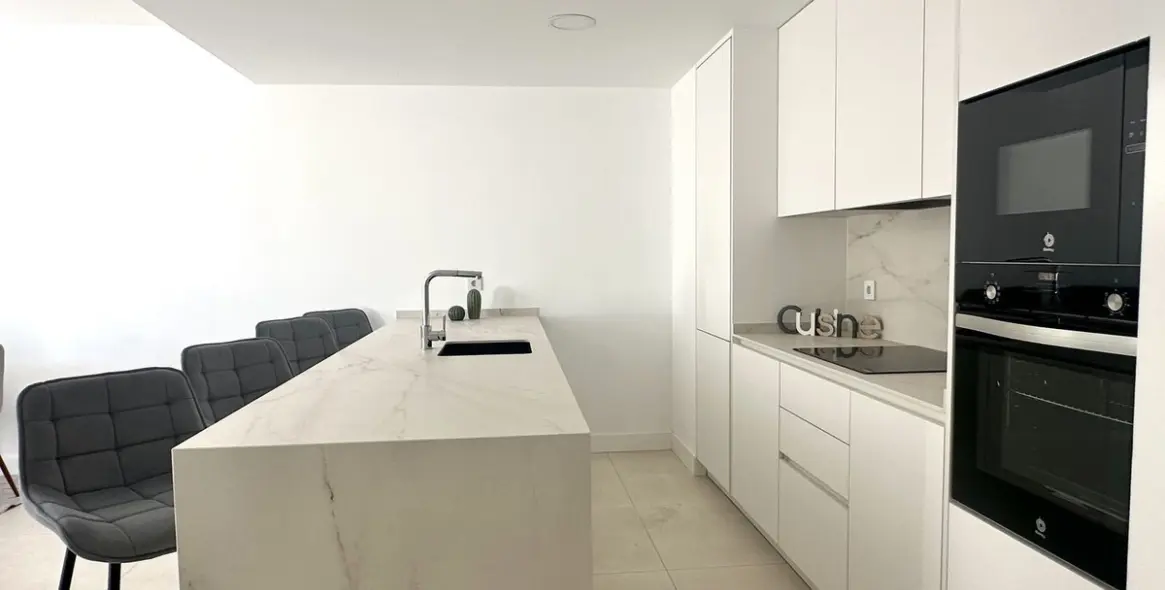 Sale of middle floor apartment in Fuengirola 17