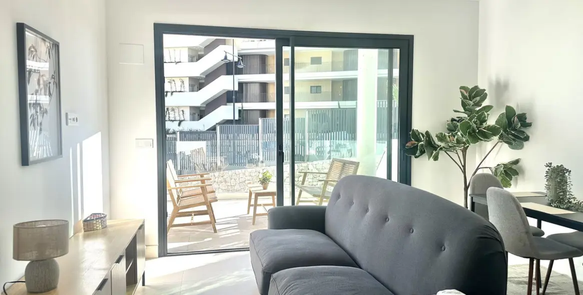 Sale of middle floor apartment in Fuengirola 11