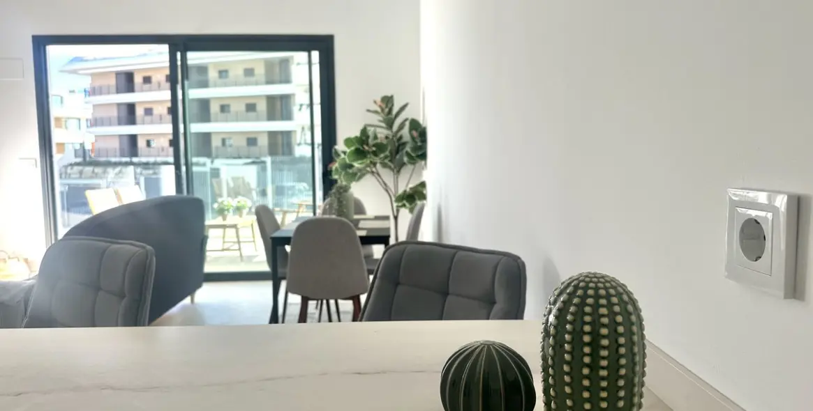 Sale of middle floor apartment in Fuengirola 16