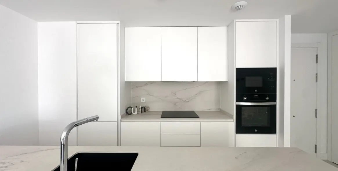 Sale of middle floor apartment in Fuengirola 18