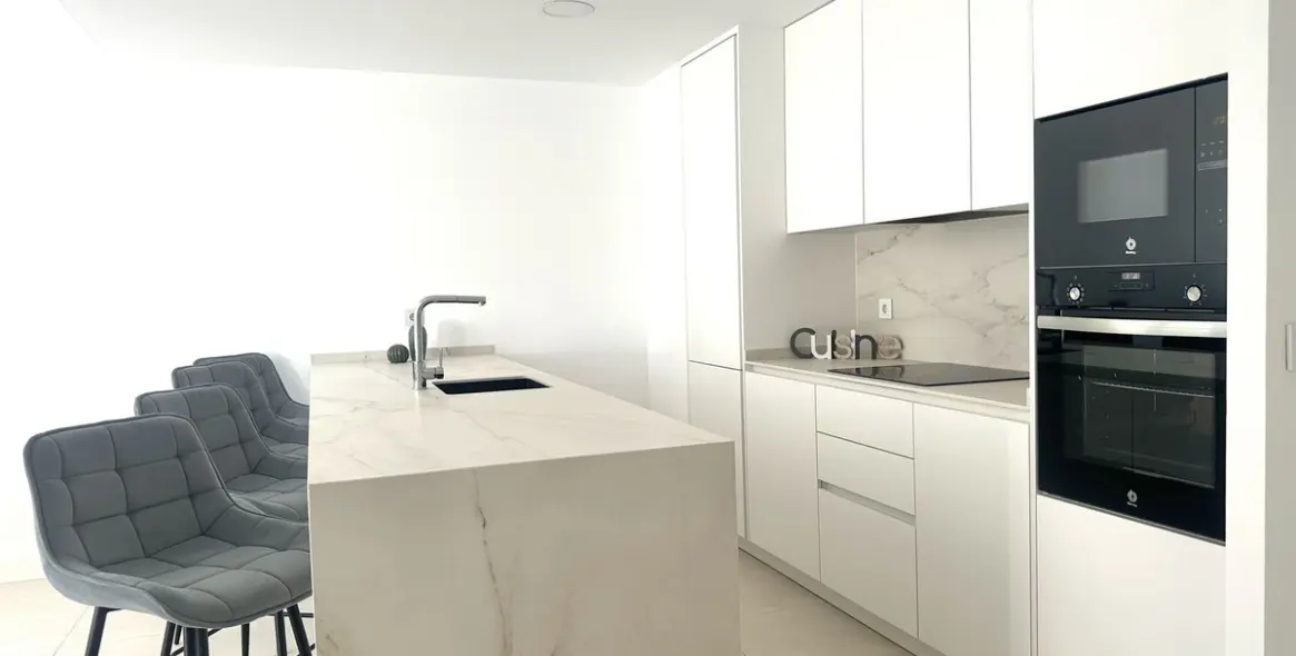 Sale of middle floor apartment in Fuengirola 19