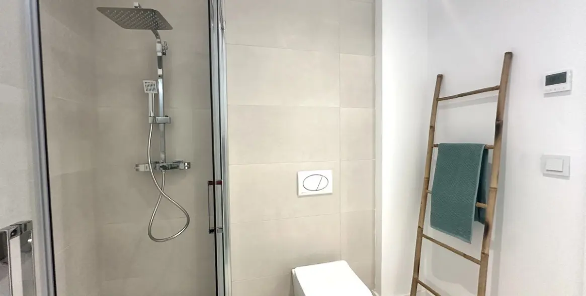 Sale of middle floor apartment in Fuengirola 23