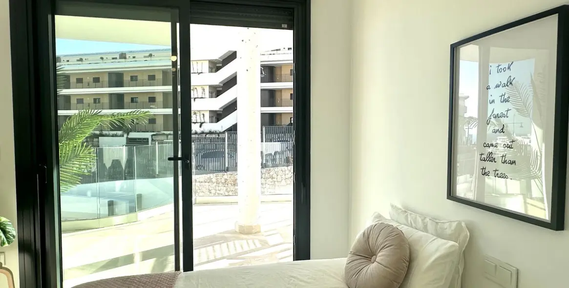 Sale of middle floor apartment in Fuengirola 26