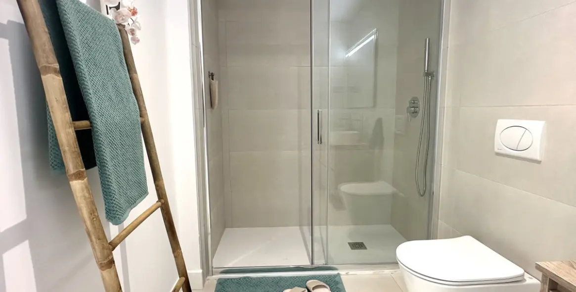 Sale of middle floor apartment in Fuengirola 28