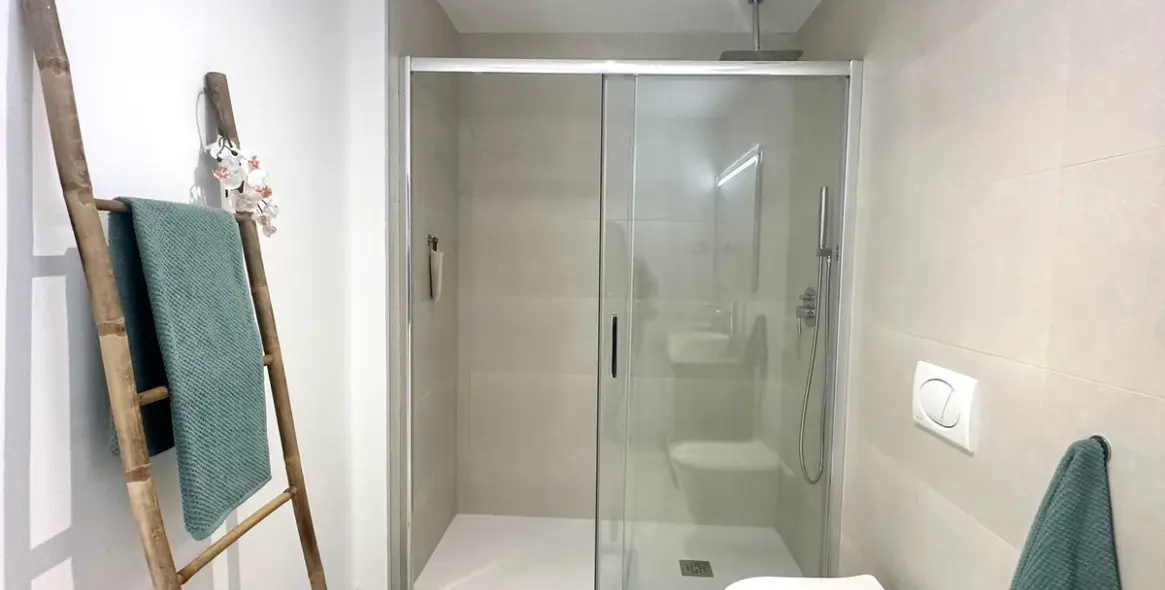 Sale of middle floor apartment in Fuengirola 29