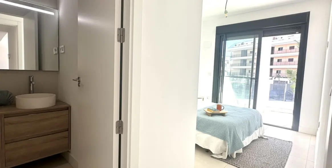 Sale of middle floor apartment in Fuengirola 30