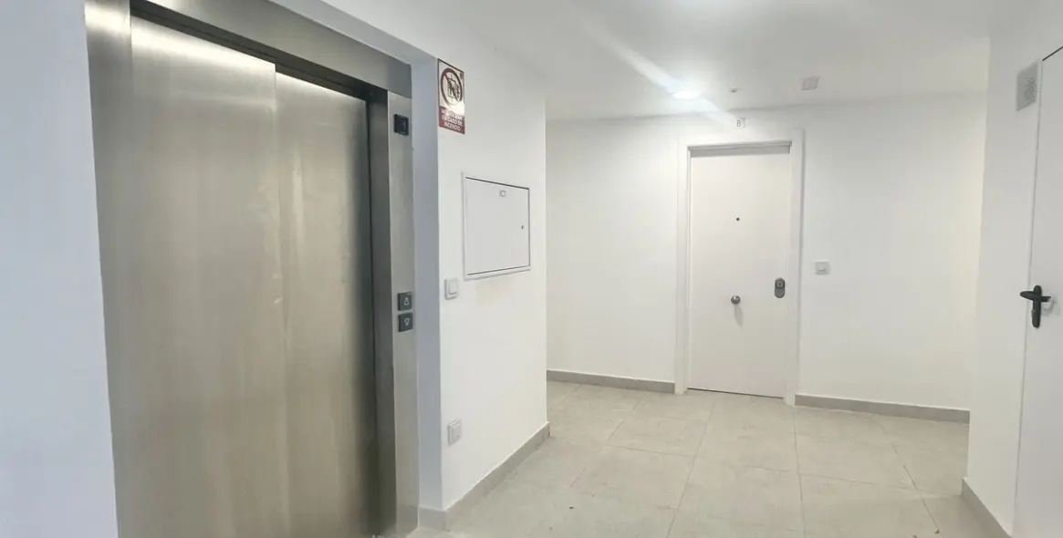 Sale of middle floor apartment in Fuengirola 35