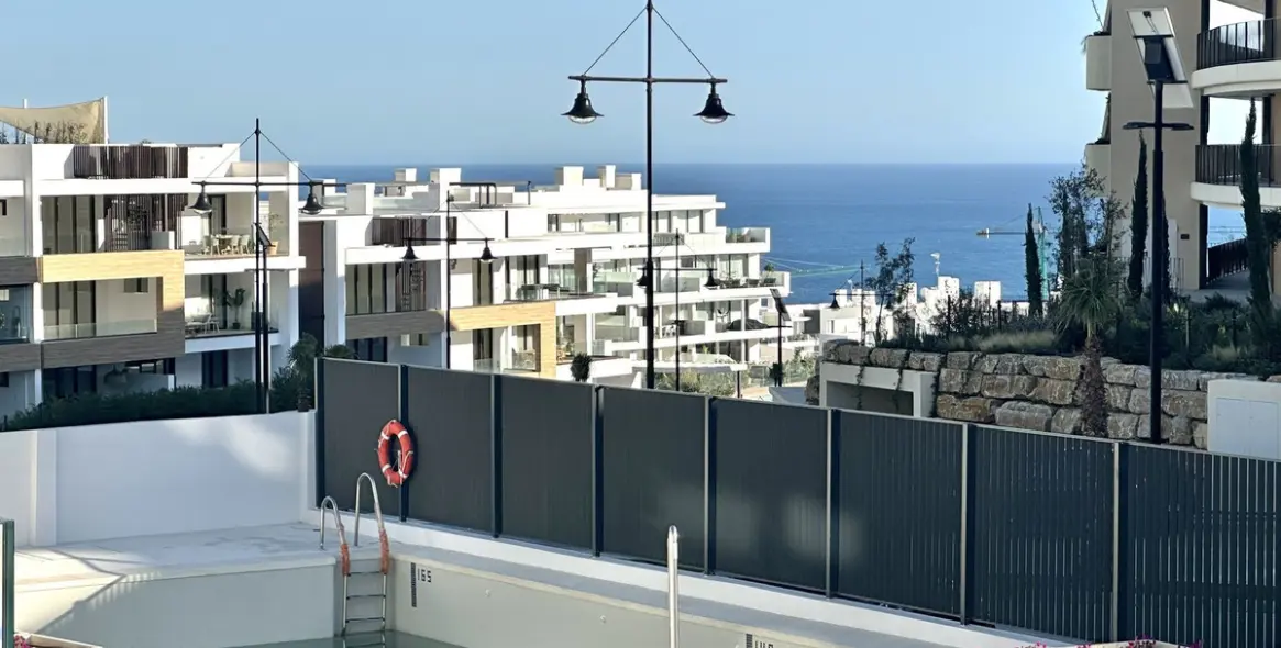 Sale of middle floor apartment in Fuengirola 40