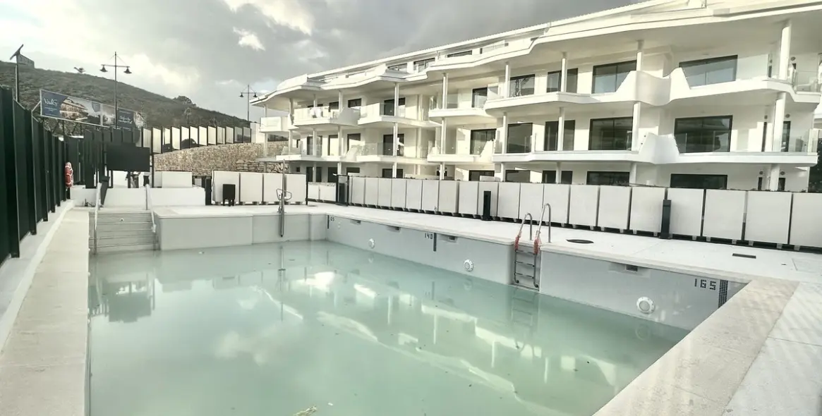 Sale of middle floor apartment in Fuengirola 41