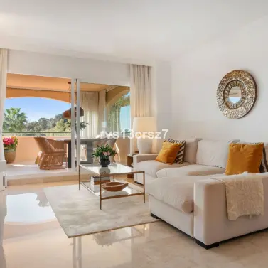 Sale of middle floor apartment in Elviria