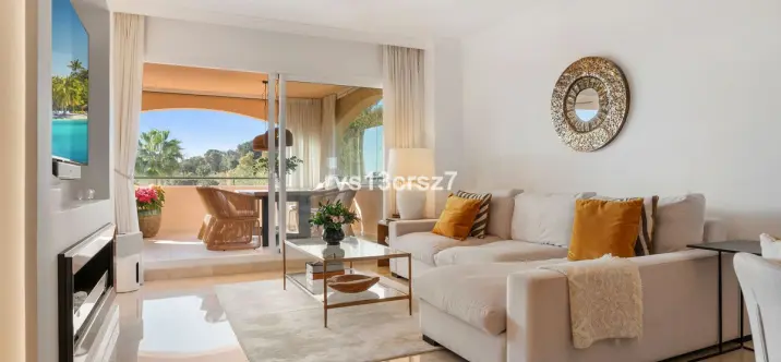 Sale of middle floor apartment in Elviria 0