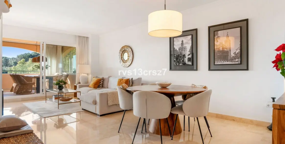 Sale of middle floor apartment in Elviria 2