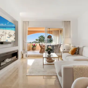 Sale of middle floor apartment in Elviria