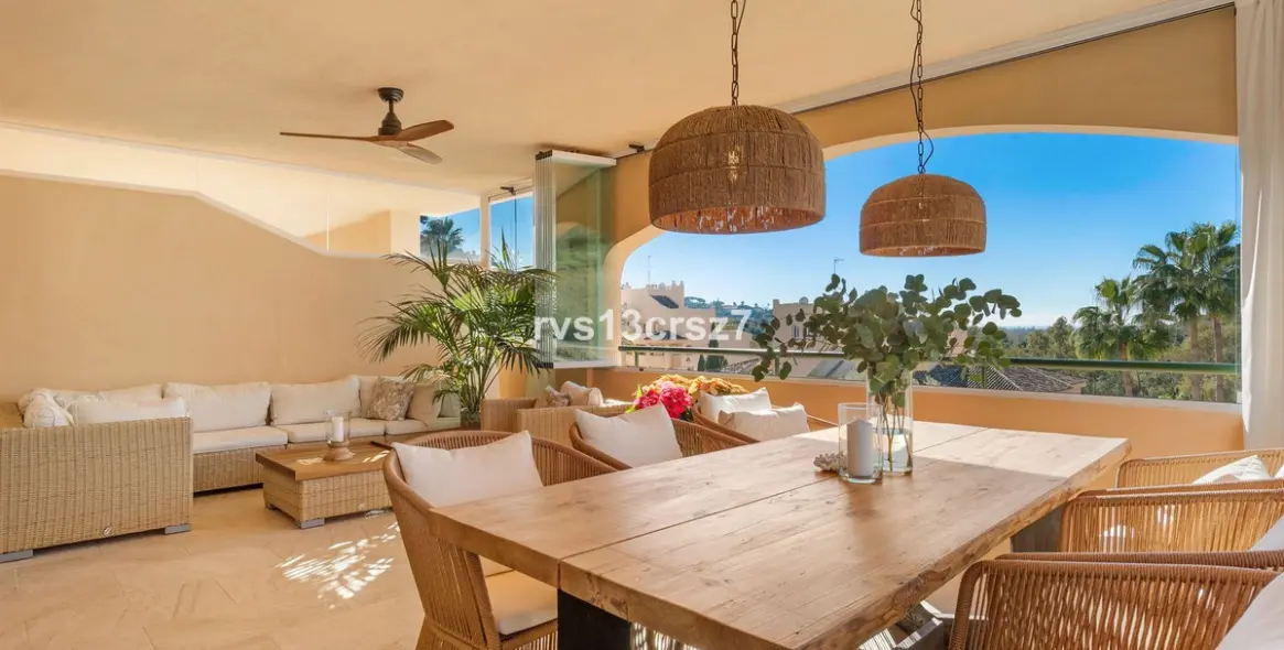 Sale of middle floor apartment in Elviria 7