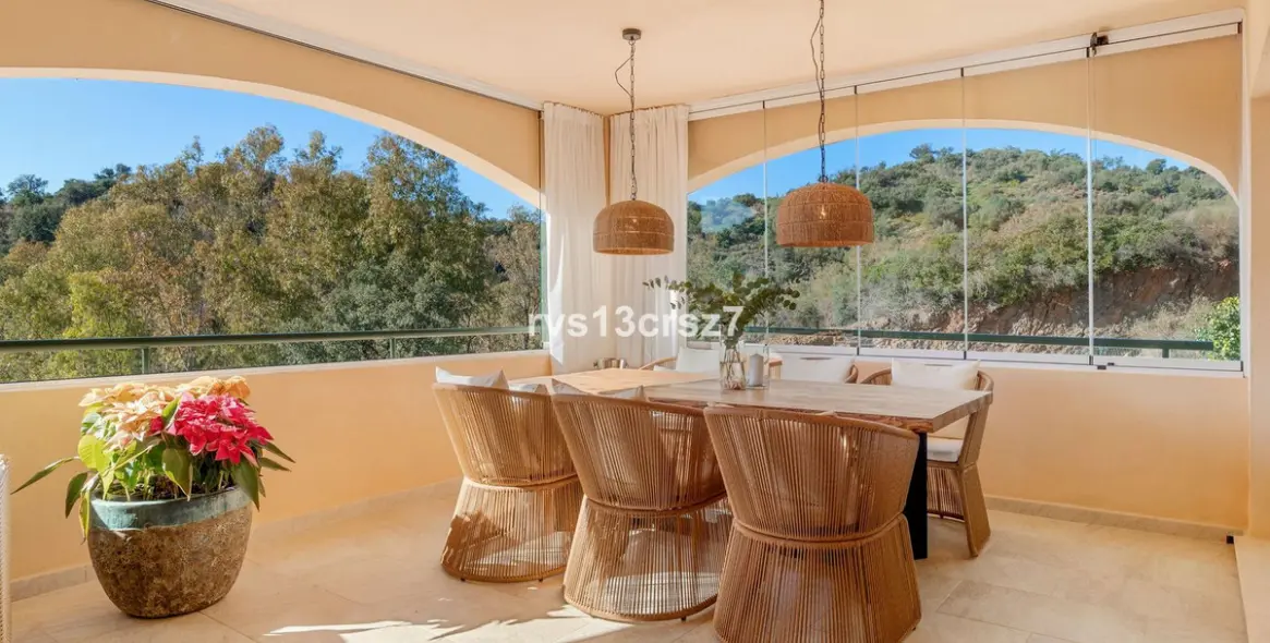 Sale of middle floor apartment in Elviria 9