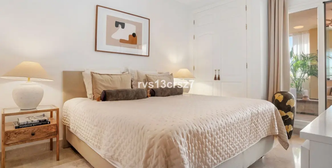 Sale of middle floor apartment in Elviria 12