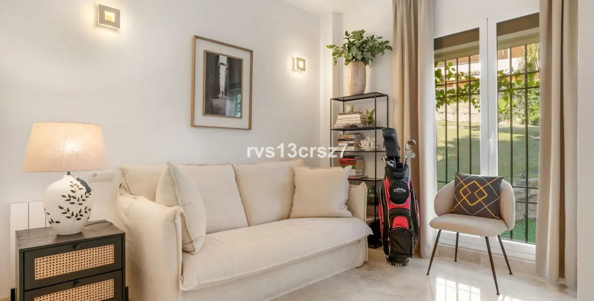 Sale of middle floor apartment in Elviria 18