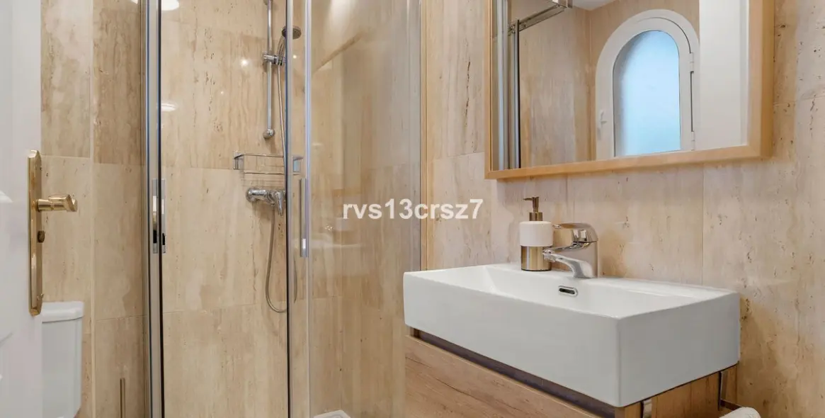 Sale of middle floor apartment in Elviria 20