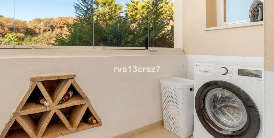 Venta de apartamento en planta media en Elviria 21