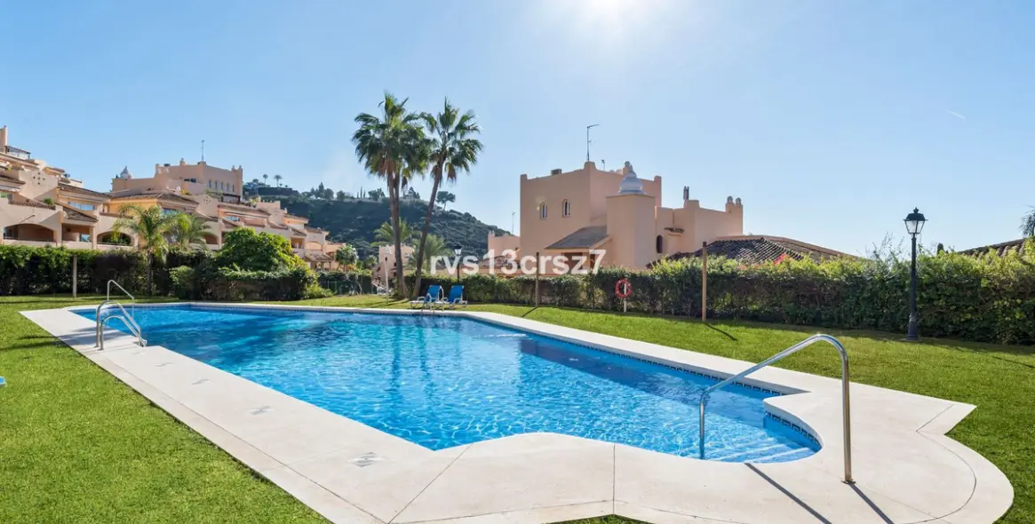 Venta de apartamento en planta media en Elviria 22