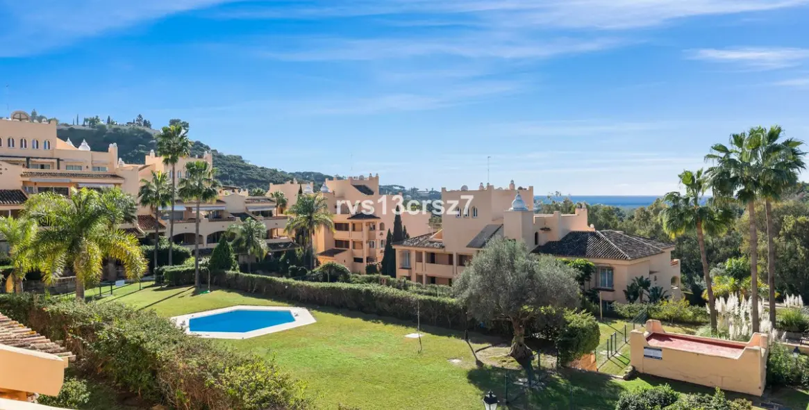 Venta de apartamento en planta media en Elviria 23