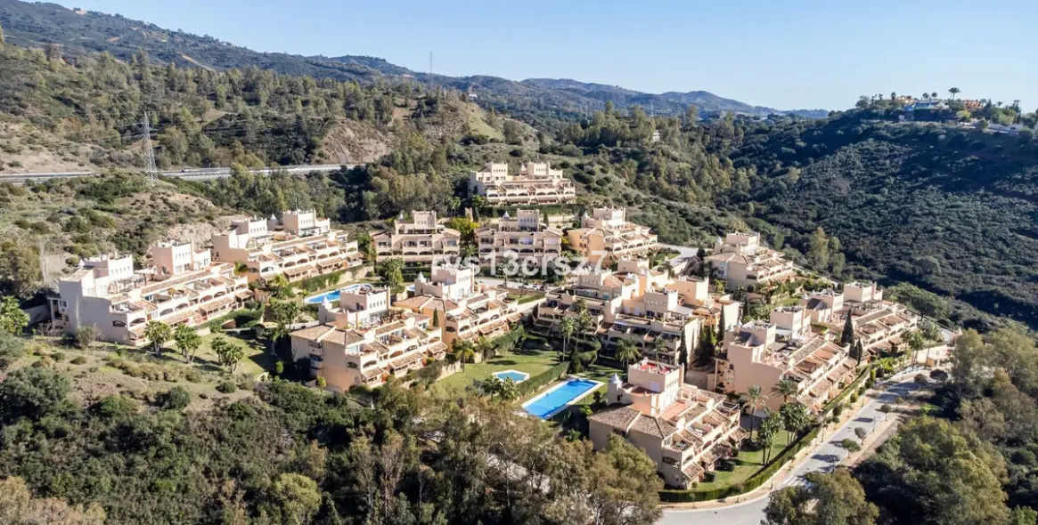 Venta de apartamento en planta media en Elviria 28