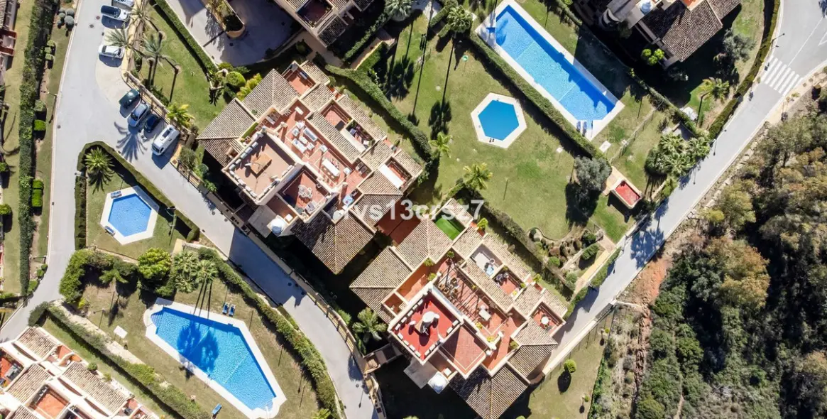 Venta de apartamento en planta media en Elviria 31
